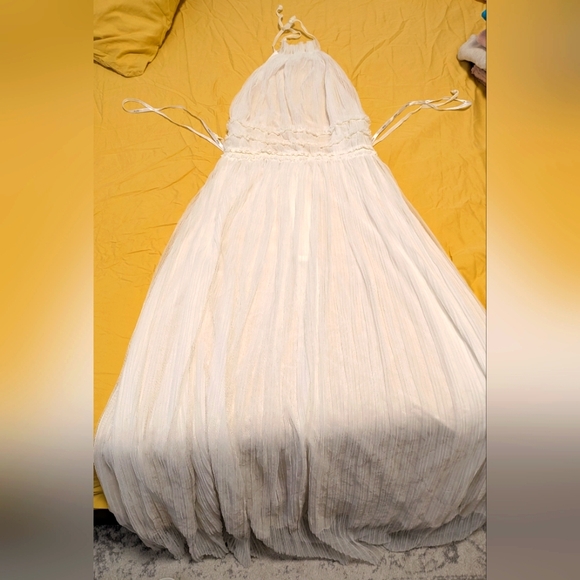 Dresses & Skirts - Elegant White Halter Maxi Dress